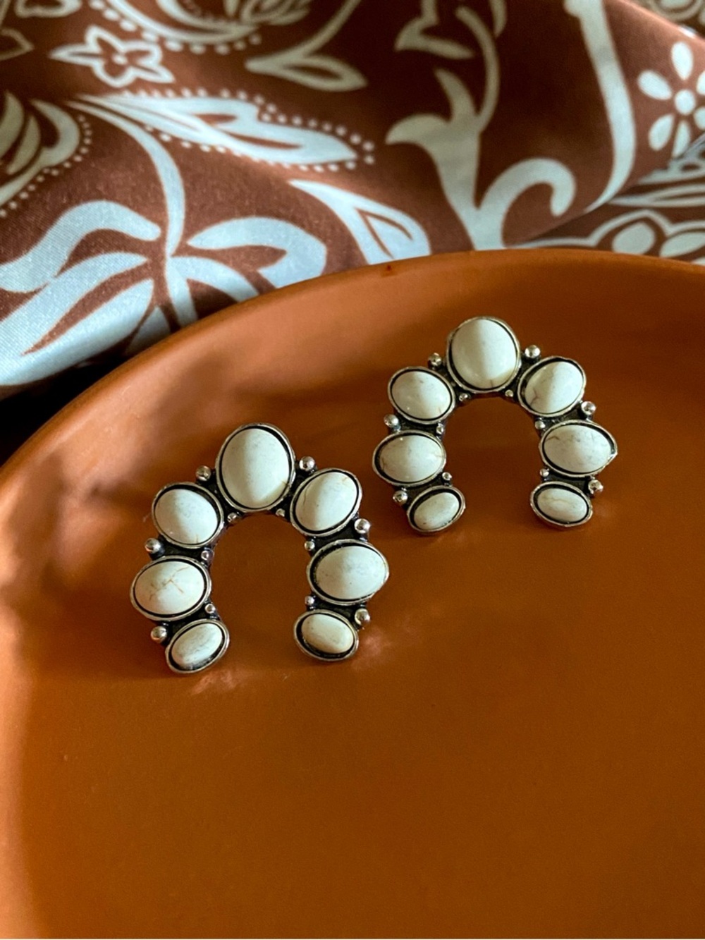 ✨ 2/$15 JEWELRY✨ Antiqued Silver Western Boho Horseshoe Earrings